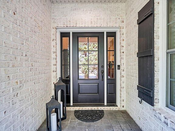 5th image of 3601 Colonial Court Dr