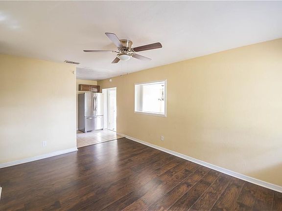 2nd image of 1011 Canal Dr W
