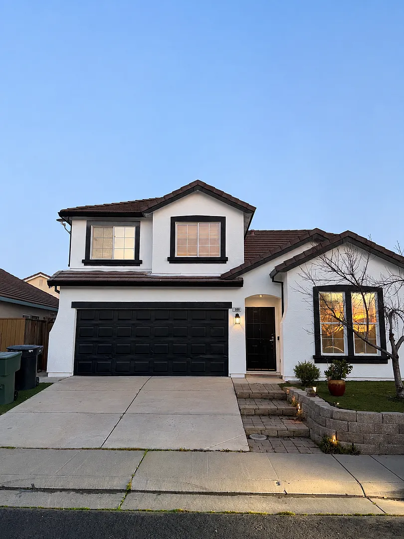 Your Next Home in One of Roseville's Most Desired Neighborhoods! — Photo 1