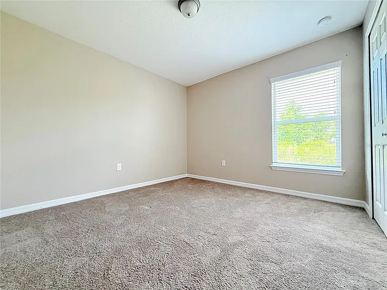15712 SW 37th Cir — Photo 17