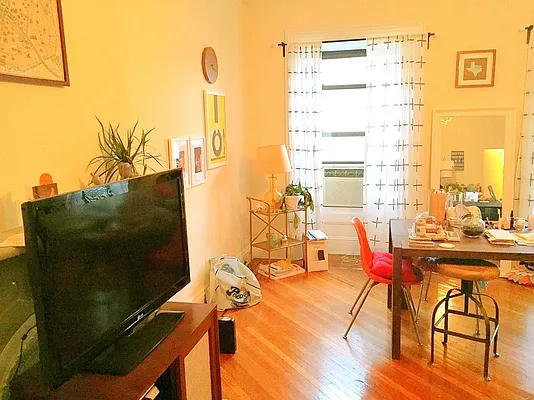 Rented by Rapid Realty Cobble Hill | media 37