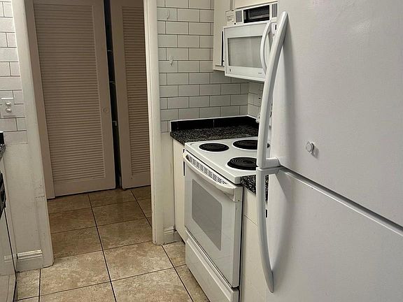 3rd image of 400 N Riverside Drive #102