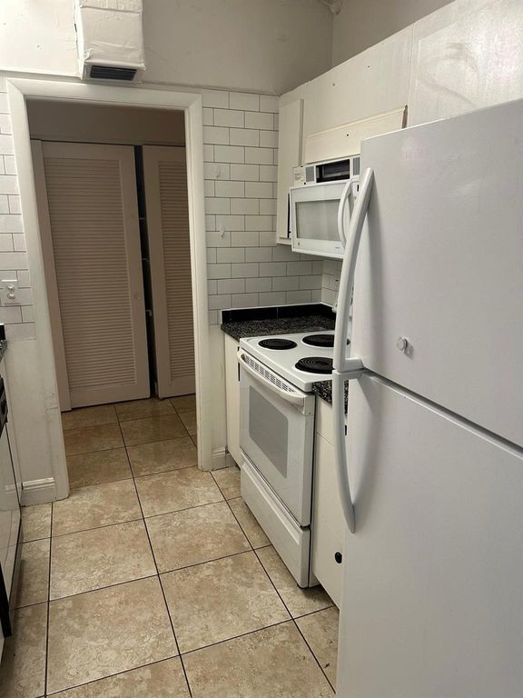 400 N Riverside Drive #102, photo 3
