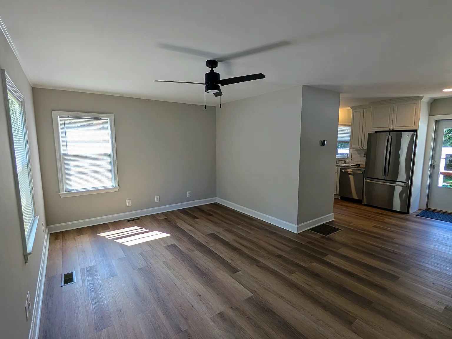 Recently Renovated cozy 3 bedroom 2 bath home near Uptown — Photo 4