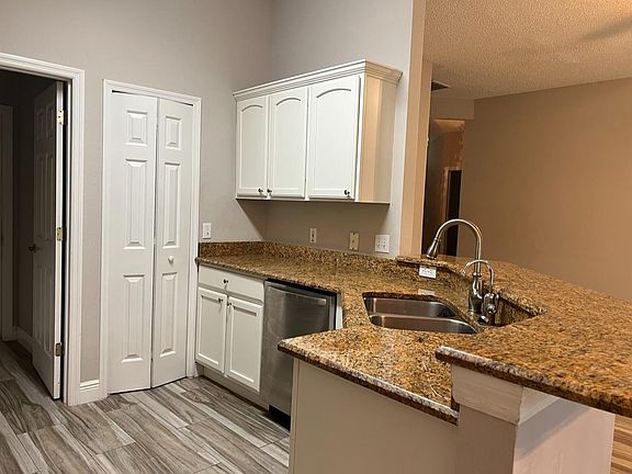 5th image of 119 Brushcreek Dr