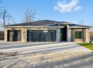 22649 266th St, Delhi, IA 52223