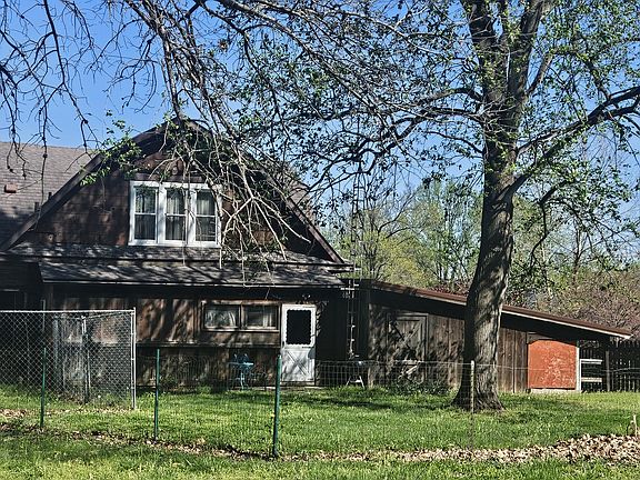 4th image of 906 Barham Ave