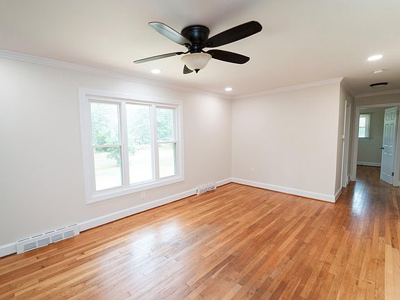 3rd image of 1901 Truman Dr