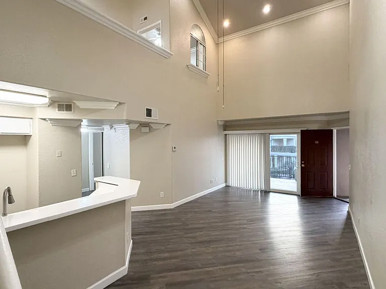 Alcantara Home Apts — Photo 69