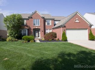 33833 Stonecrest Dr, Sterling Heights, MI 48312