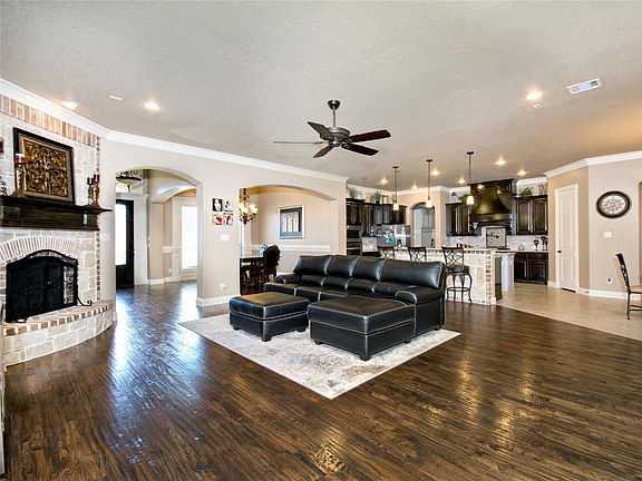 4th image of 6032 The Resort Blvd