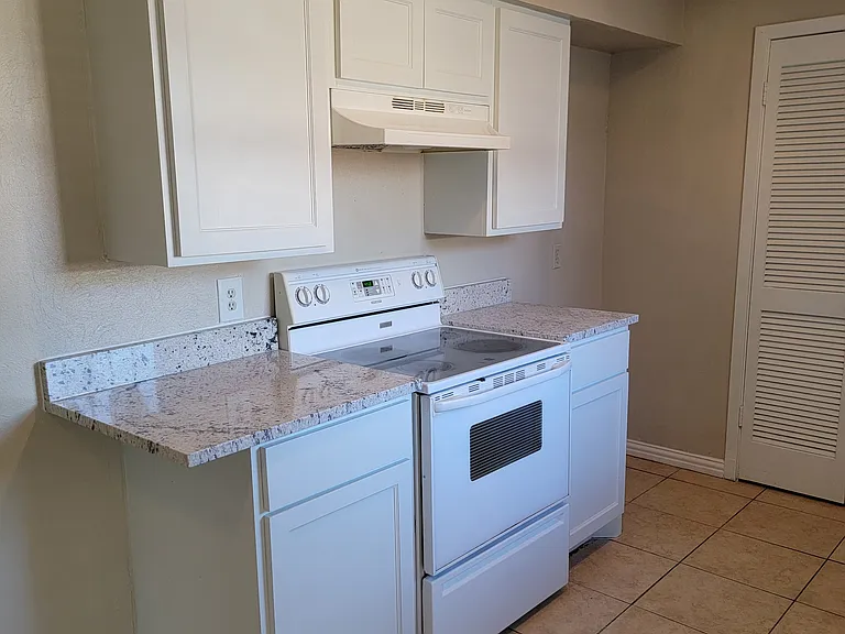 2700 Starlake Ct — Photo 8