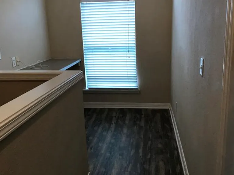 895 Saint Andrews Ln — Photo 8