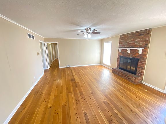 2nd image of 3561 Hazelhedge Dr