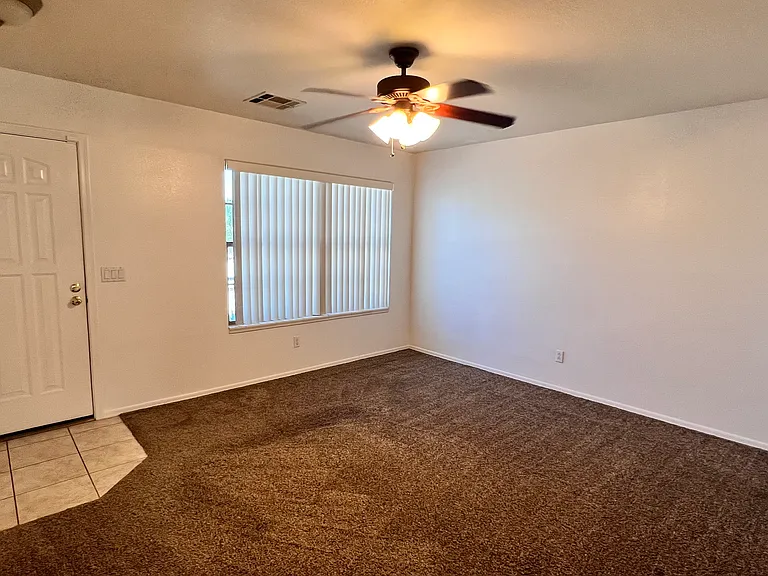 3041 W Horsham Dr — Photo 2