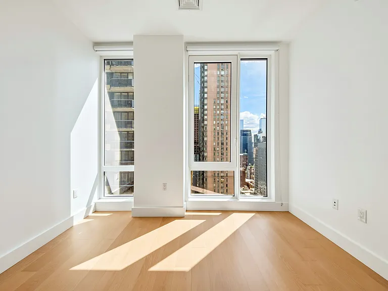 250 W 49th St #12703 — Photo 8