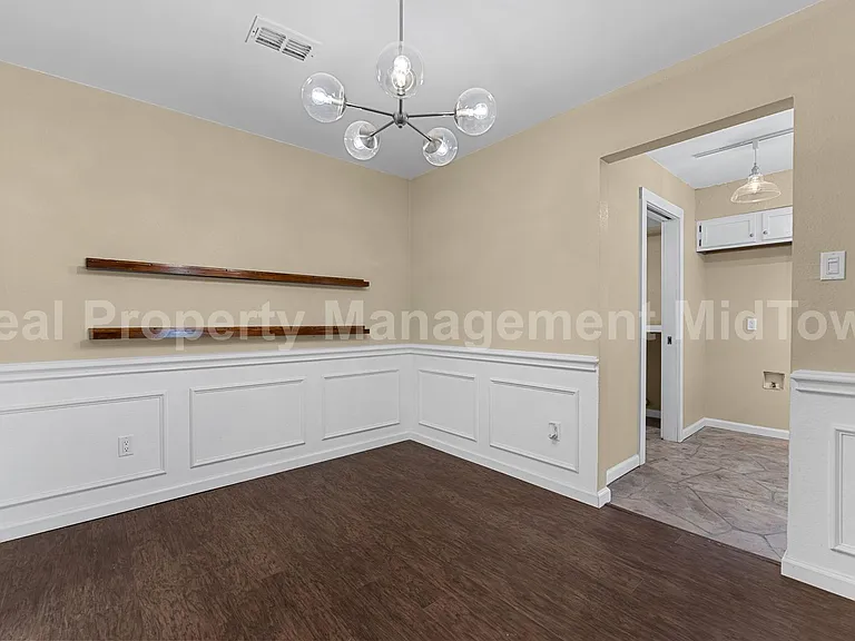 2132 Turf Club Dr — Photo 9