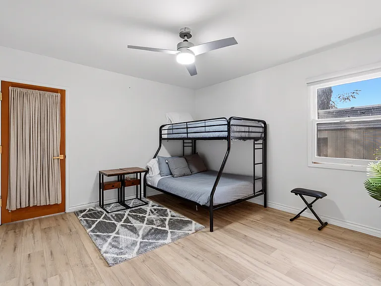 5835 Hillview Park Ave — Photo 27