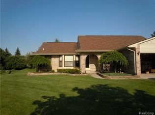 15756 Swathmore Ct S, Livonia, MI 48154