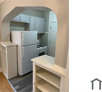 2451 W 80th St #3 — Photo 5