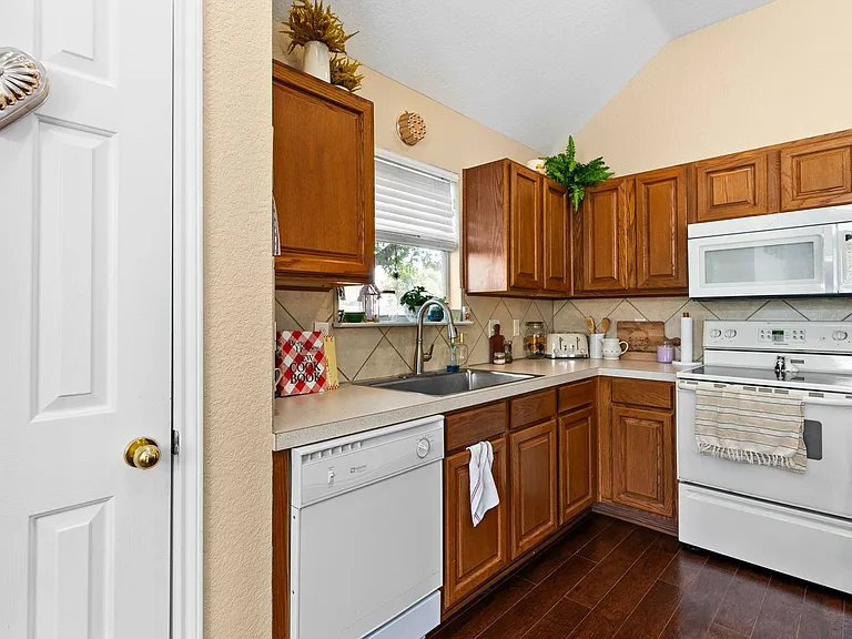 804 Woodhollow Dr — Photo 5