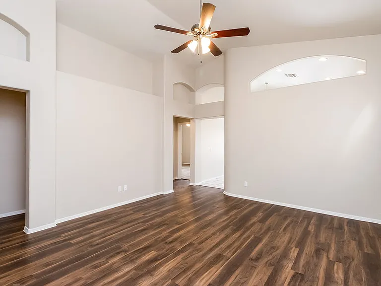 10036 E Capri Ave — Photo 4