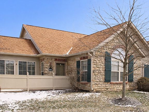 3rd image of 842 Lambton Cir W