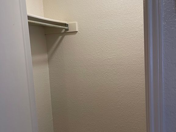 walk-in closet, 2nd bdrm