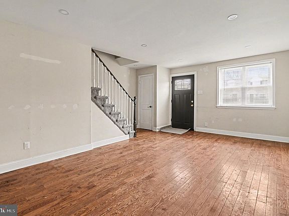 3rd image of 798 Bennington Rd