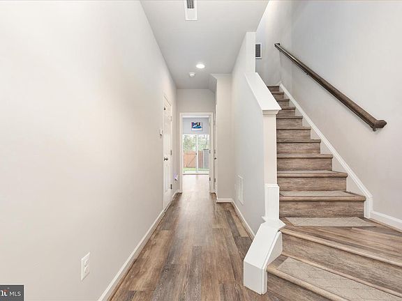 4th image of 118 Splendor Garden Way