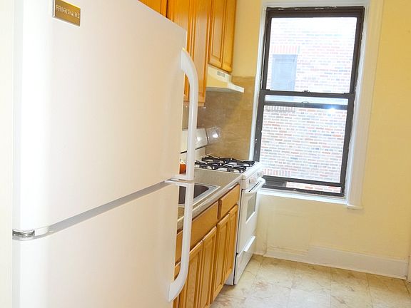 4th image of 35-16 31 Ave #4