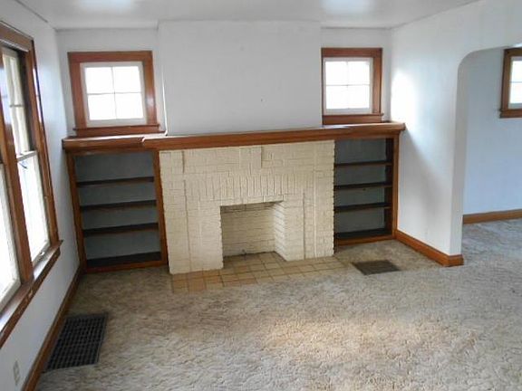 4th image of 576 Hilltonia Ave