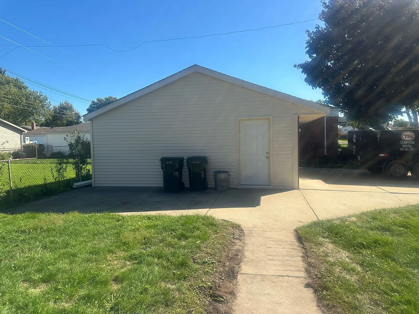 Beautiful 5 Bedroom Home In St Clair Shores — Photo 4