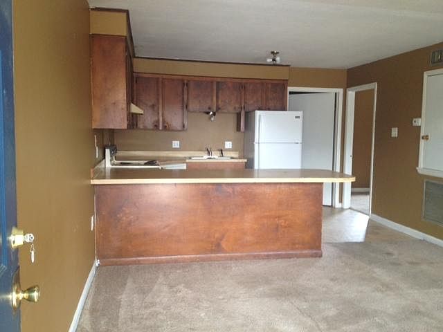 2nd image of 49 Hillcrest Dr APT 2