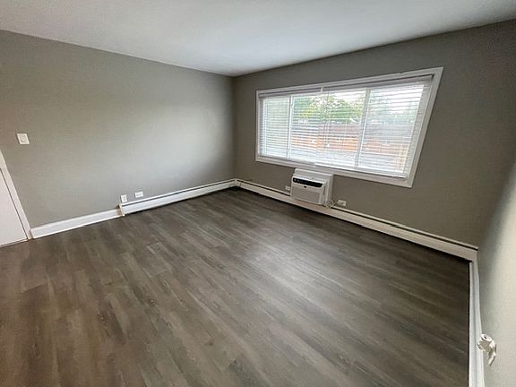 2nd image of 1-21 N Dryden Pl #5-2B