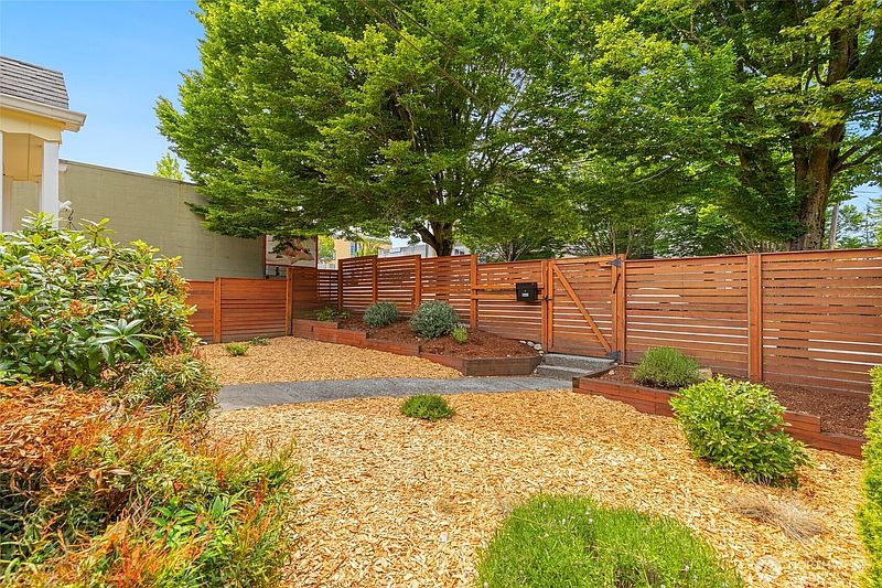 3rd image of 9440 35th Avenue SW