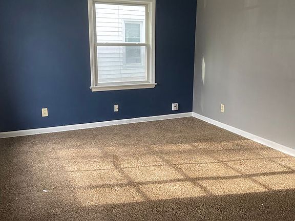 4th image of 10621 Vernon Ave