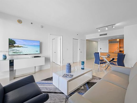 3rd image of 485 Brickell Ave APT 3009