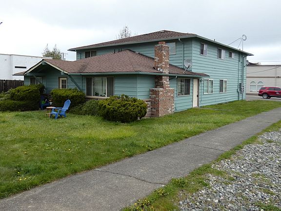 3rd image of 733 E 2nd St #C
