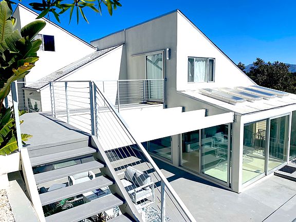 5th image of 3210 Coldwater Canyon Ln