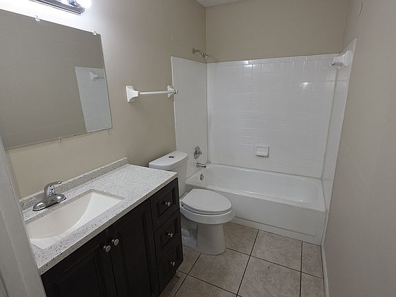 3rd image of 5111 SE 29th St APT C