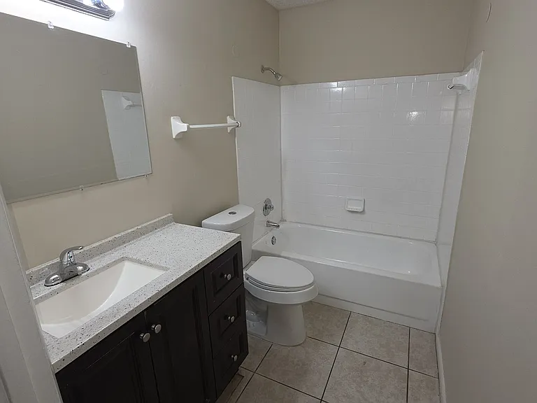 5111 SE 29th St #C — Photo 3