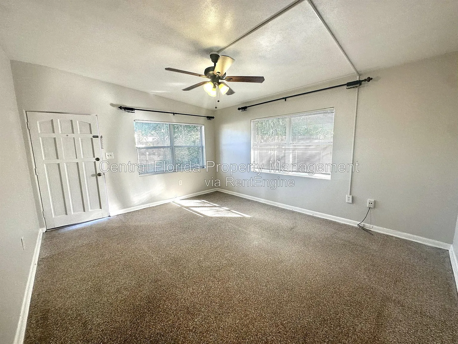 3 bed, 2.0 bath, 1212 sqft, $2,049 — Photo 4