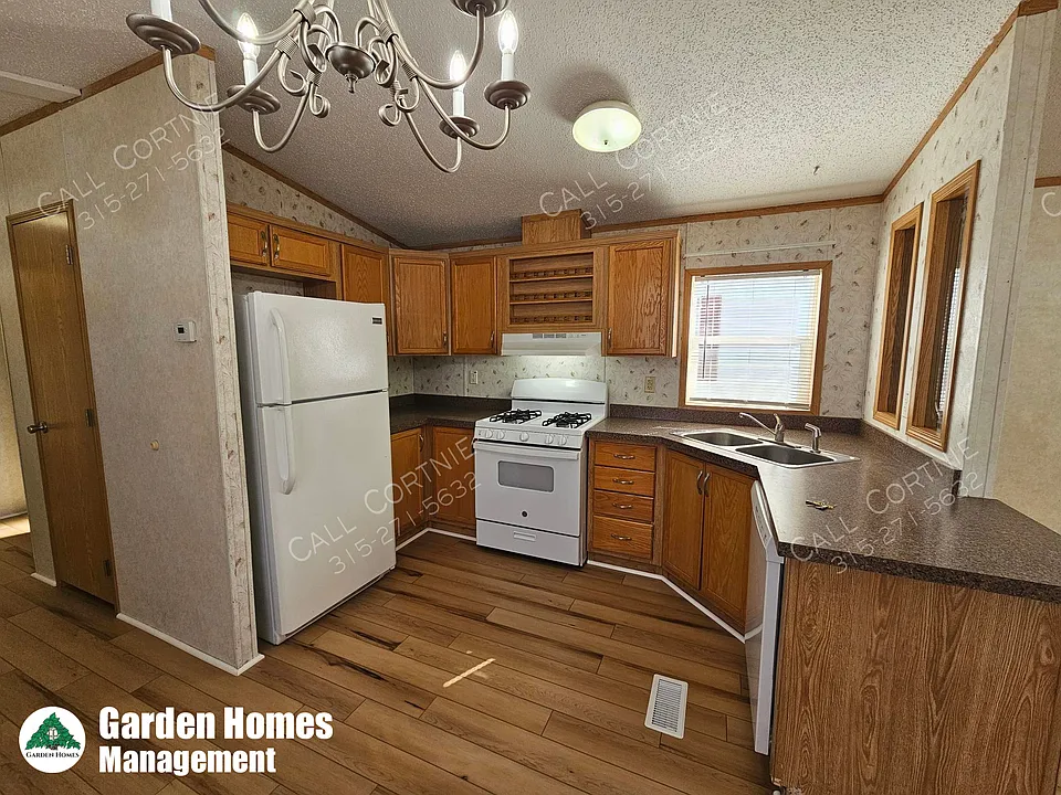 28 Pine Cir