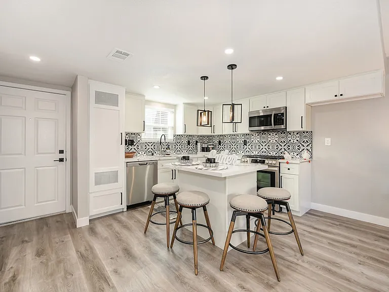 5608 Hillsdale Blvd #C — Photo 8