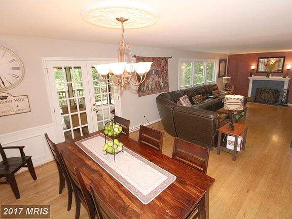 3rd image of 3619 Camelot Dr