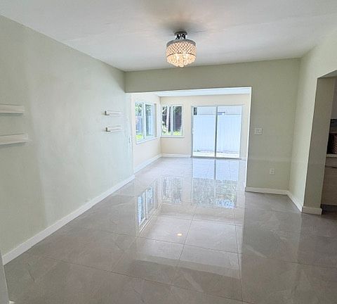 3rd image of 1330 Marseille Dr