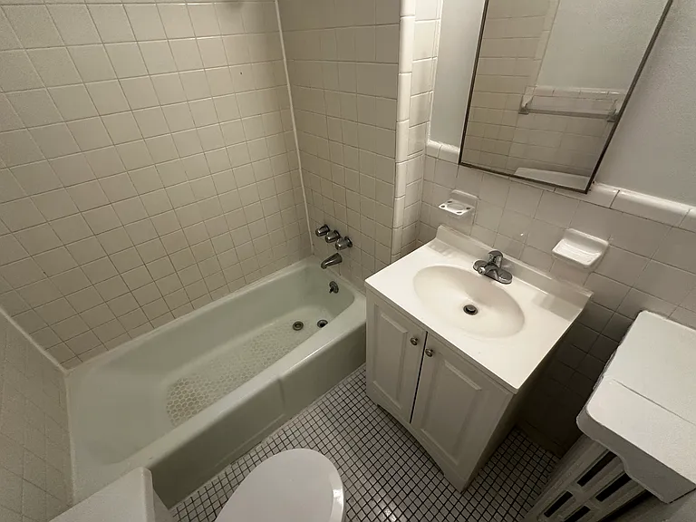 4414 Reservoir Rd NW — Photo 21