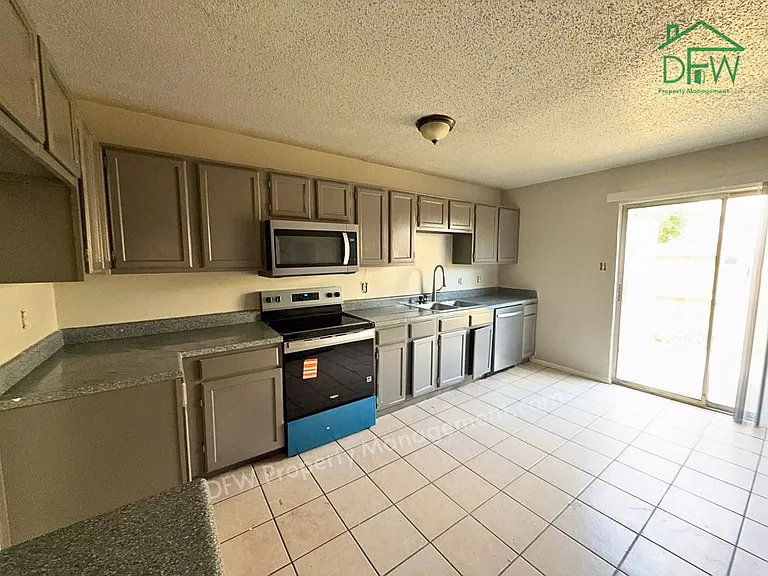 10500 Lake June Rd #H1 — Photo 5
