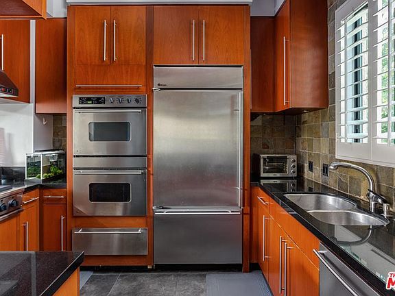 4th image of 800 Westmount Dr APT 2